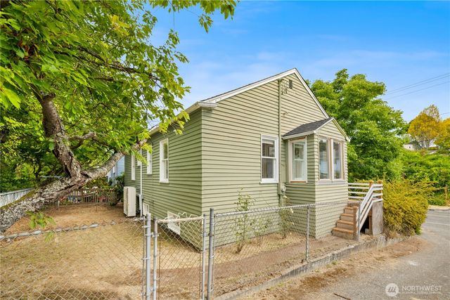 8311 3rd Avenue NW, Seattle, WA 98117
