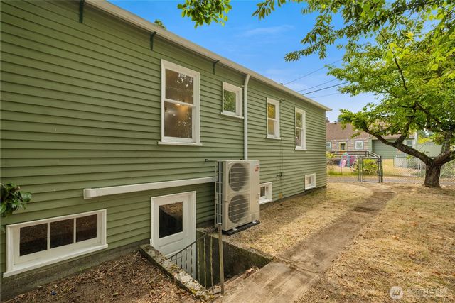 8311 3rd Avenue NW, Seattle, WA 98117