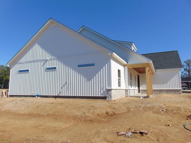 5595 Whispering Woods Rd., Conway, SC 29526