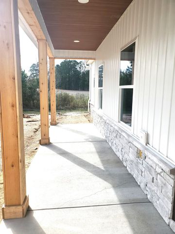 5595 Whispering Woods Rd., Conway, SC 29526