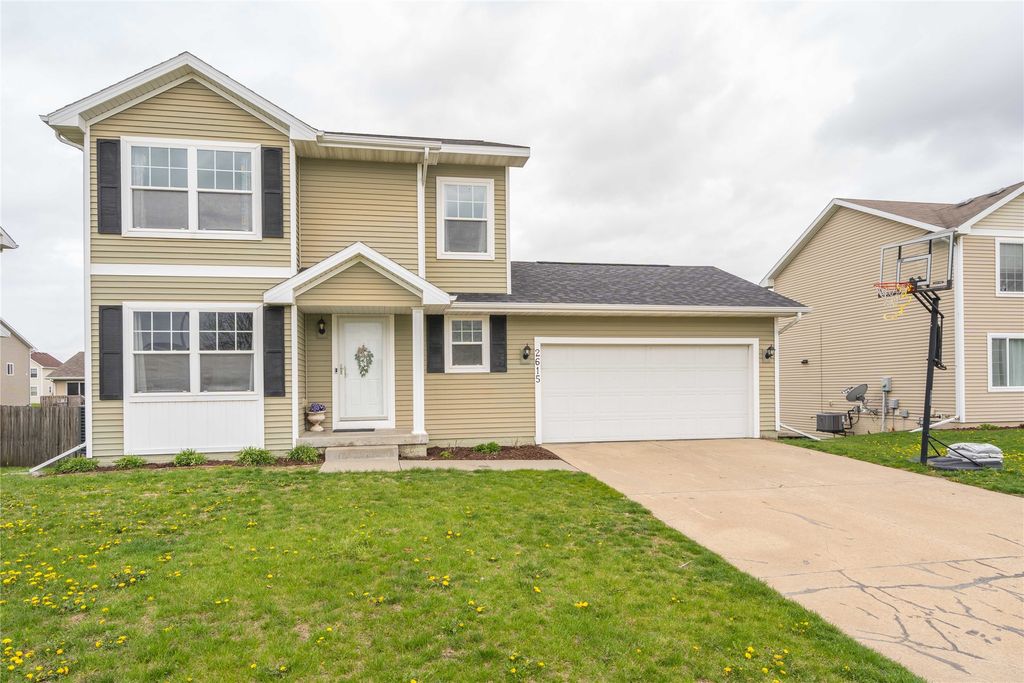 2615 13th Street SW, Altoona, IA 50009