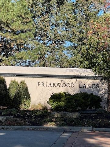211 Briarwood Pass, Oak Brook, IL 60523