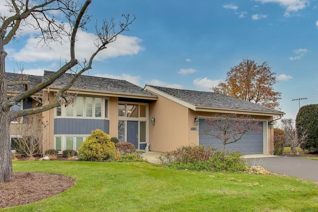 211 Briarwood Pass, Oak Brook, IL 60523