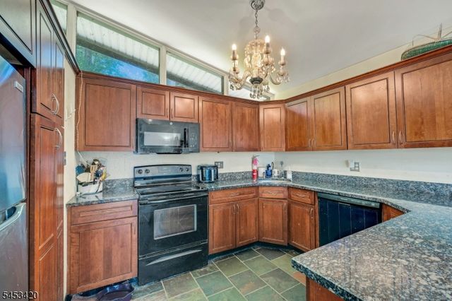 110 Cupsaw Ave, Ringwood Boro, NJ 07456