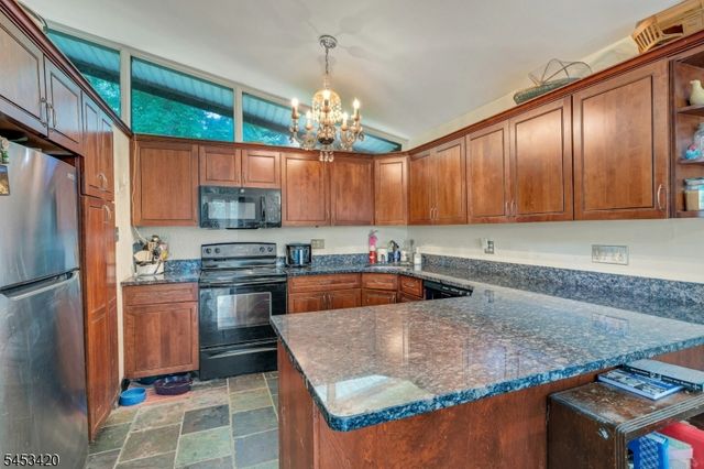 110 Cupsaw Ave, Ringwood Boro, NJ 07456