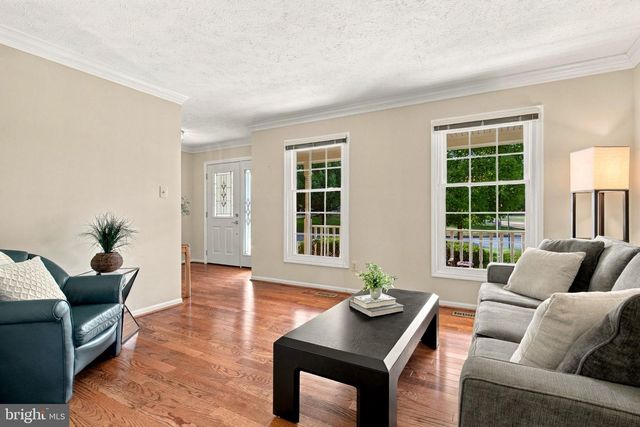 300 HELEN CT, Sterling, VA 20164