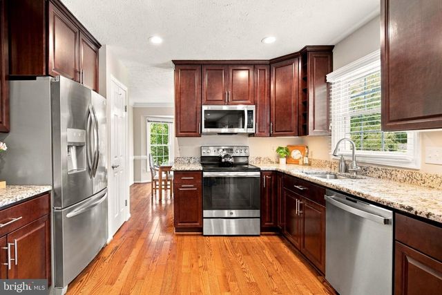 300 HELEN CT, Sterling, VA 20164