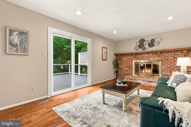 300 HELEN CT, Sterling, VA 20164