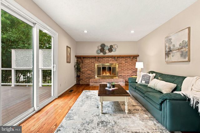 300 HELEN CT, Sterling, VA 20164