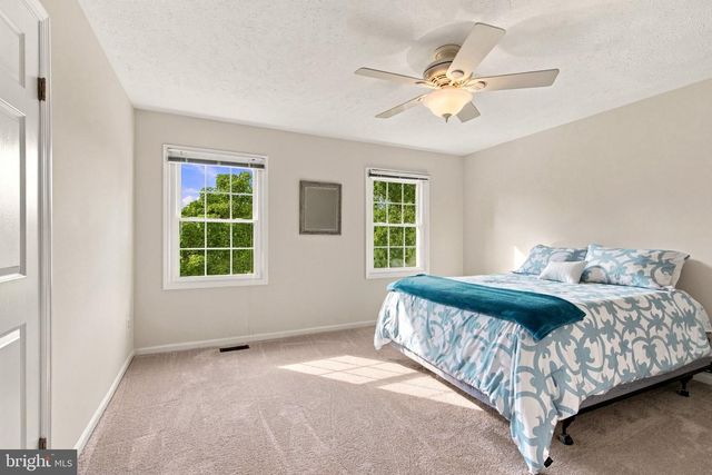 300 HELEN CT, Sterling, VA 20164