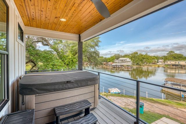 1597 Glen Cove DR, Kingsland, TX 78639