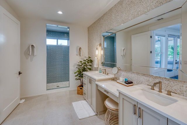 1597 Glen Cove DR, Kingsland, TX 78639