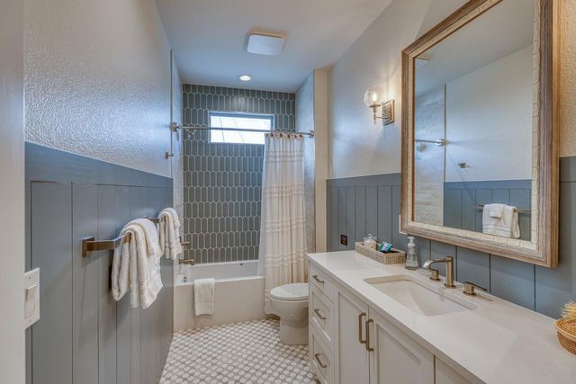 1597 Glen Cove DR, Kingsland, TX 78639