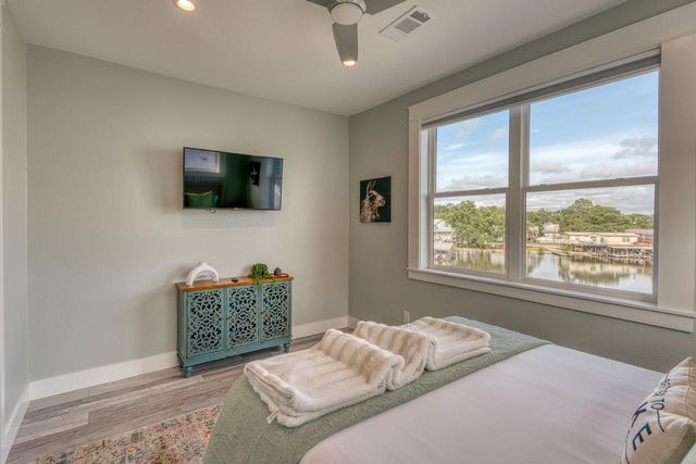 1597 Glen Cove DR, Kingsland, TX 78639