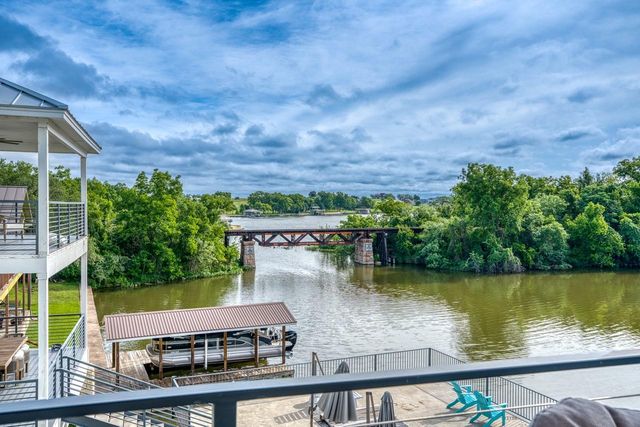 1597 Glen Cove DR, Kingsland, TX 78639