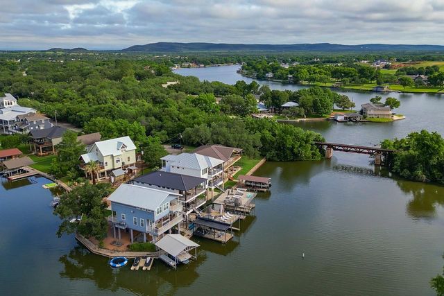 1597 Glen Cove DR, Kingsland, TX 78639