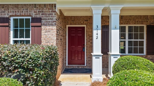 3142 Whitlow Creek Dr, Bishop, GA 30621