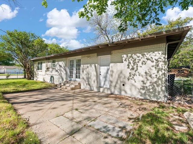 5200 Mcquade Street, Haltom City, TX 76117