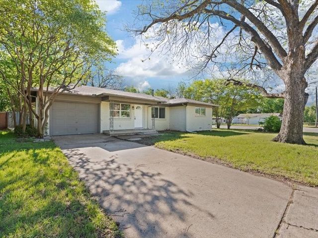 5200 Mcquade Street, Haltom City, TX 76117