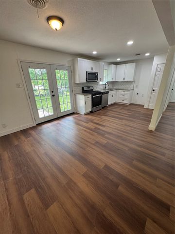 5200 Mcquade Street, Haltom City, TX 76117