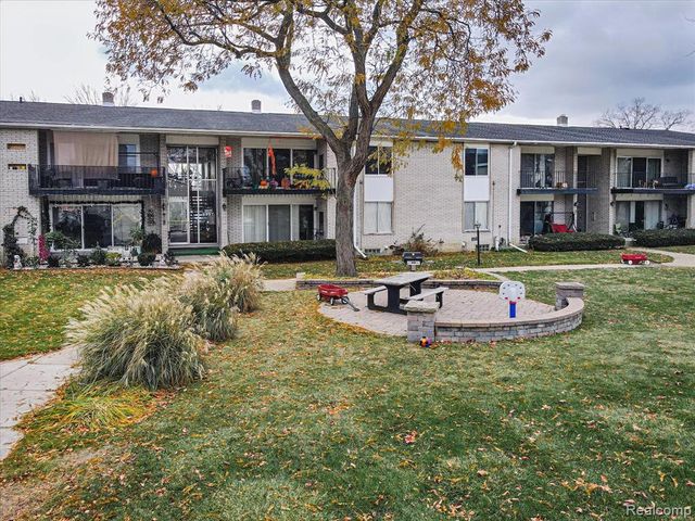 8497 Kennedy Circle 7, Warren, MI 48093