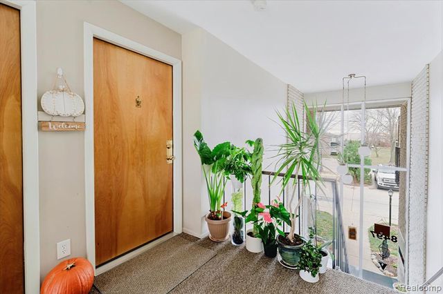 8497 Kennedy Circle 7, Warren, MI 48093