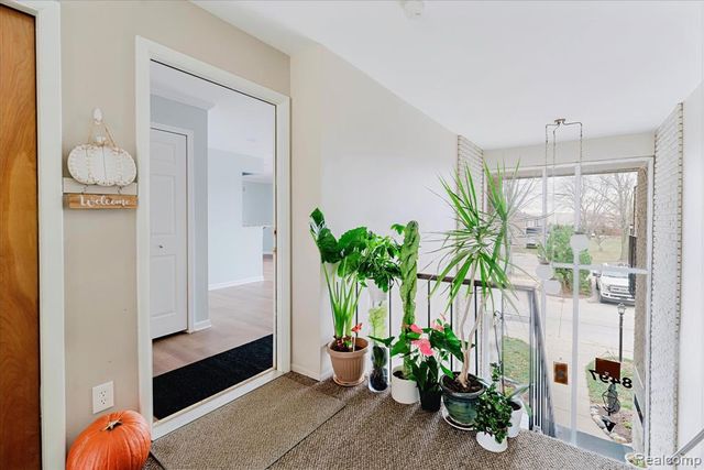 8497 Kennedy Circle 7, Warren, MI 48093