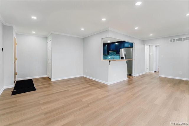 8497 Kennedy Circle 7, Warren, MI 48093