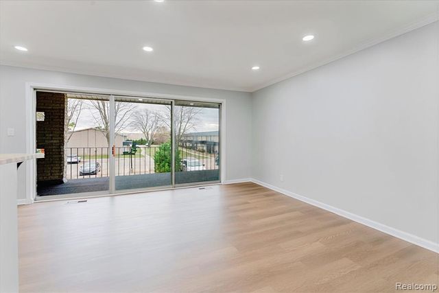 8497 Kennedy Circle 7, Warren, MI 48093