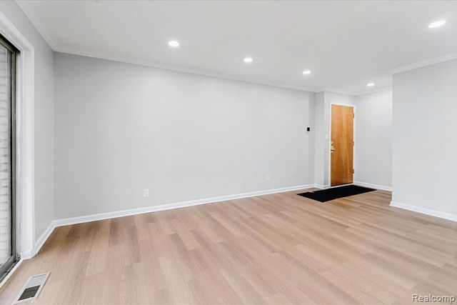 8497 Kennedy Circle 7, Warren, MI 48093