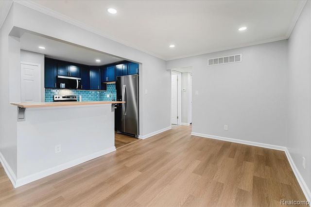 8497 Kennedy Circle 7, Warren, MI 48093