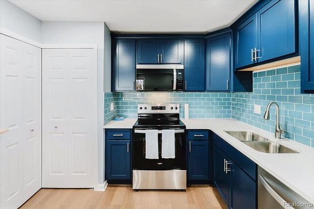 8497 Kennedy Circle 7, Warren, MI 48093