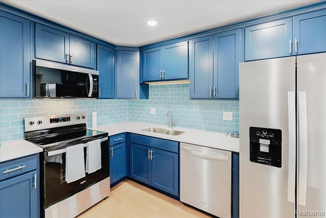 8497 Kennedy Circle 7, Warren, MI 48093