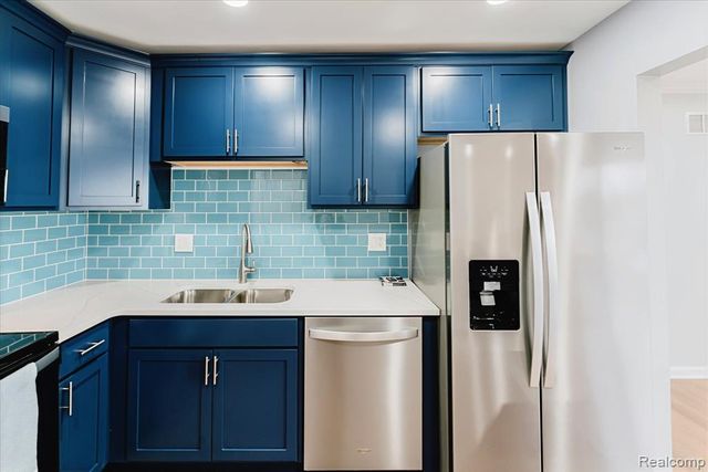 8497 Kennedy Circle 7, Warren, MI 48093