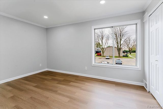 8497 Kennedy Circle 7, Warren, MI 48093