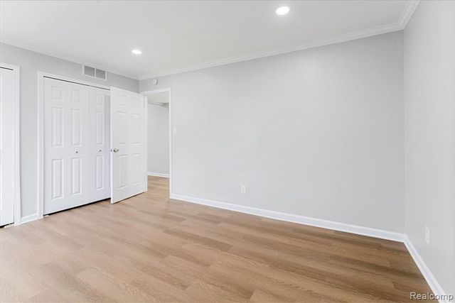 8497 Kennedy Circle 7, Warren, MI 48093