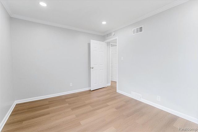 8497 Kennedy Circle 7, Warren, MI 48093