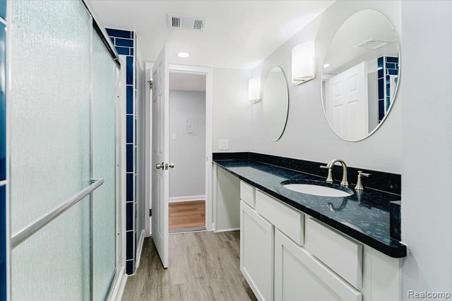 8497 Kennedy Circle 7, Warren, MI 48093