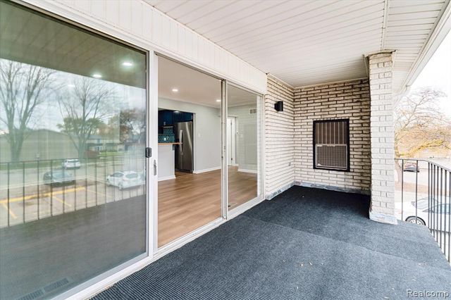 8497 Kennedy Circle 7, Warren, MI 48093