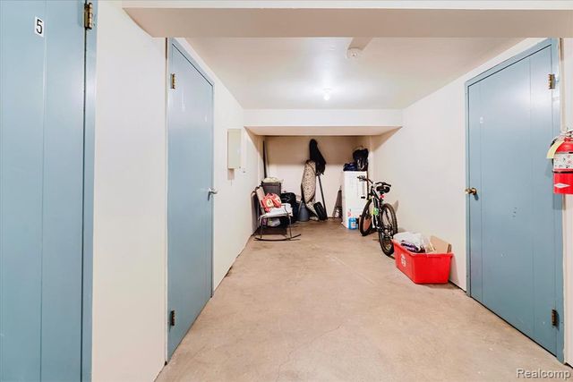 8497 Kennedy Circle 7, Warren, MI 48093