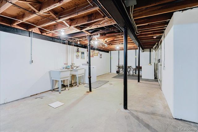 8497 Kennedy Circle 7, Warren, MI 48093