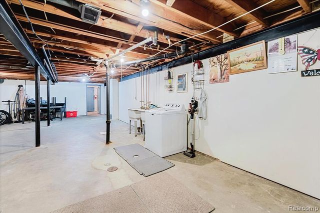 8497 Kennedy Circle 7, Warren, MI 48093