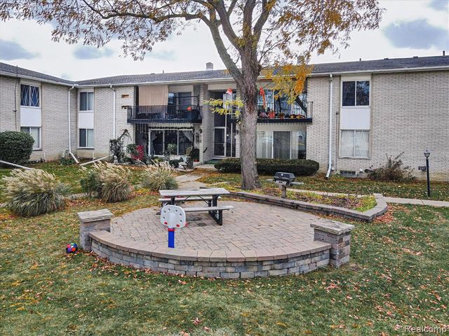 8497 Kennedy Circle 7, Warren, MI 48093