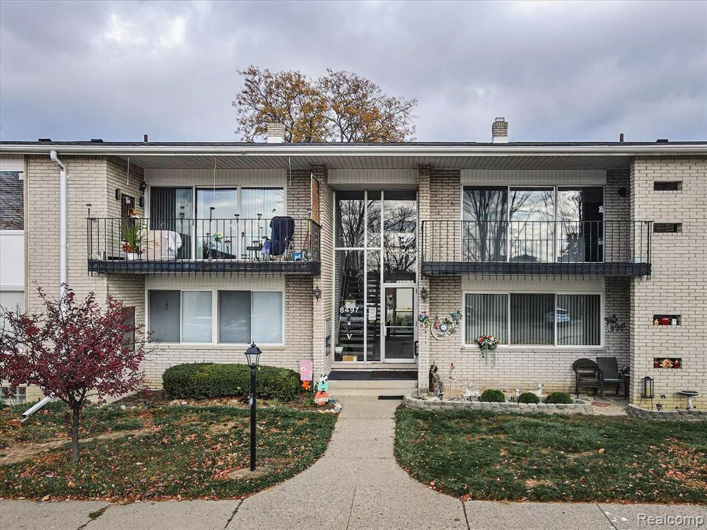 8497 Kennedy Circle 7, Warren, MI 48093