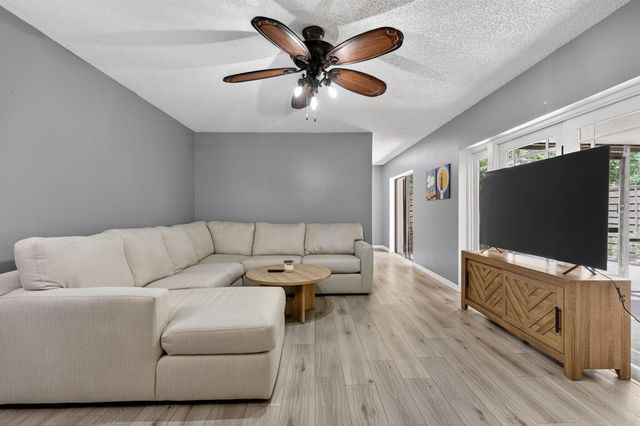 527 5th Terrace, Palm Beach Gardens, FL 33418