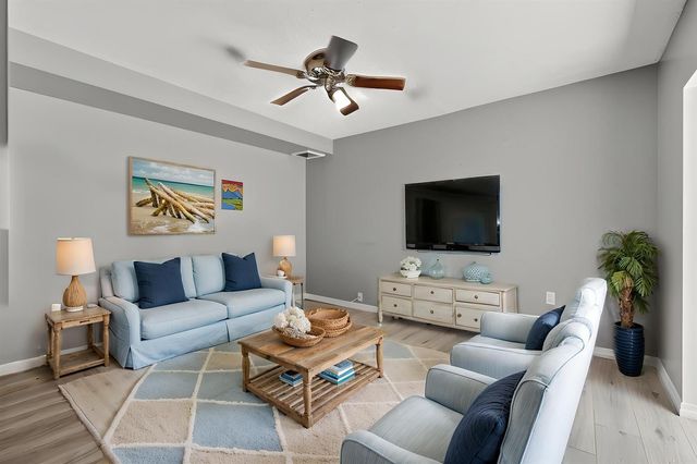 527 5th Terrace, Palm Beach Gardens, FL 33418
