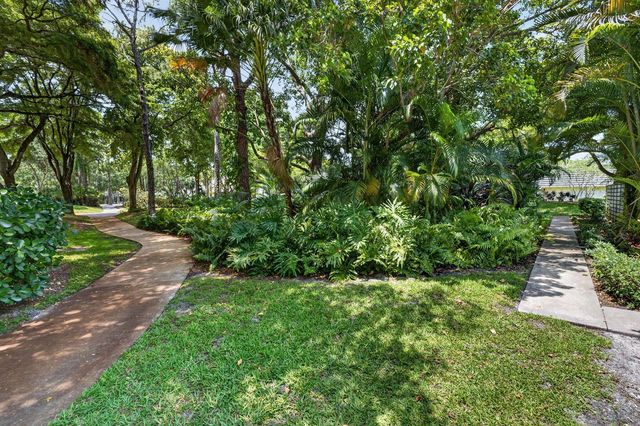 527 5th Terrace, Palm Beach Gardens, FL 33418
