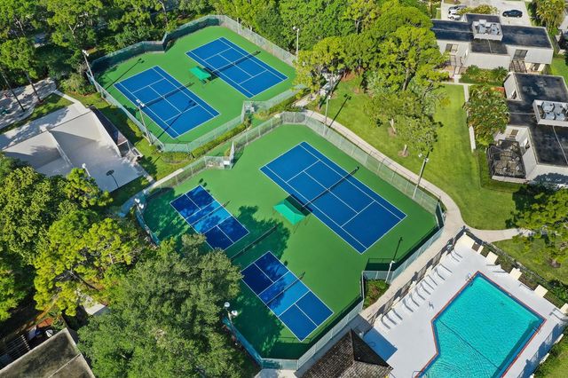 527 5th Terrace, Palm Beach Gardens, FL 33418