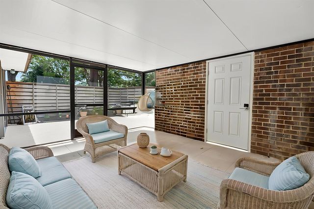 527 5th Terrace, Palm Beach Gardens, FL 33418