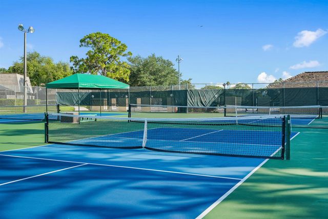 527 5th Terrace, Palm Beach Gardens, FL 33418